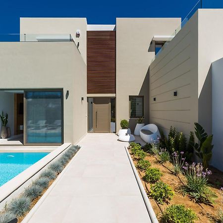 Vasilios Villa, With Pool, Gym & Close To Beach, By Thinkvilla Lutrá Kültér fotó