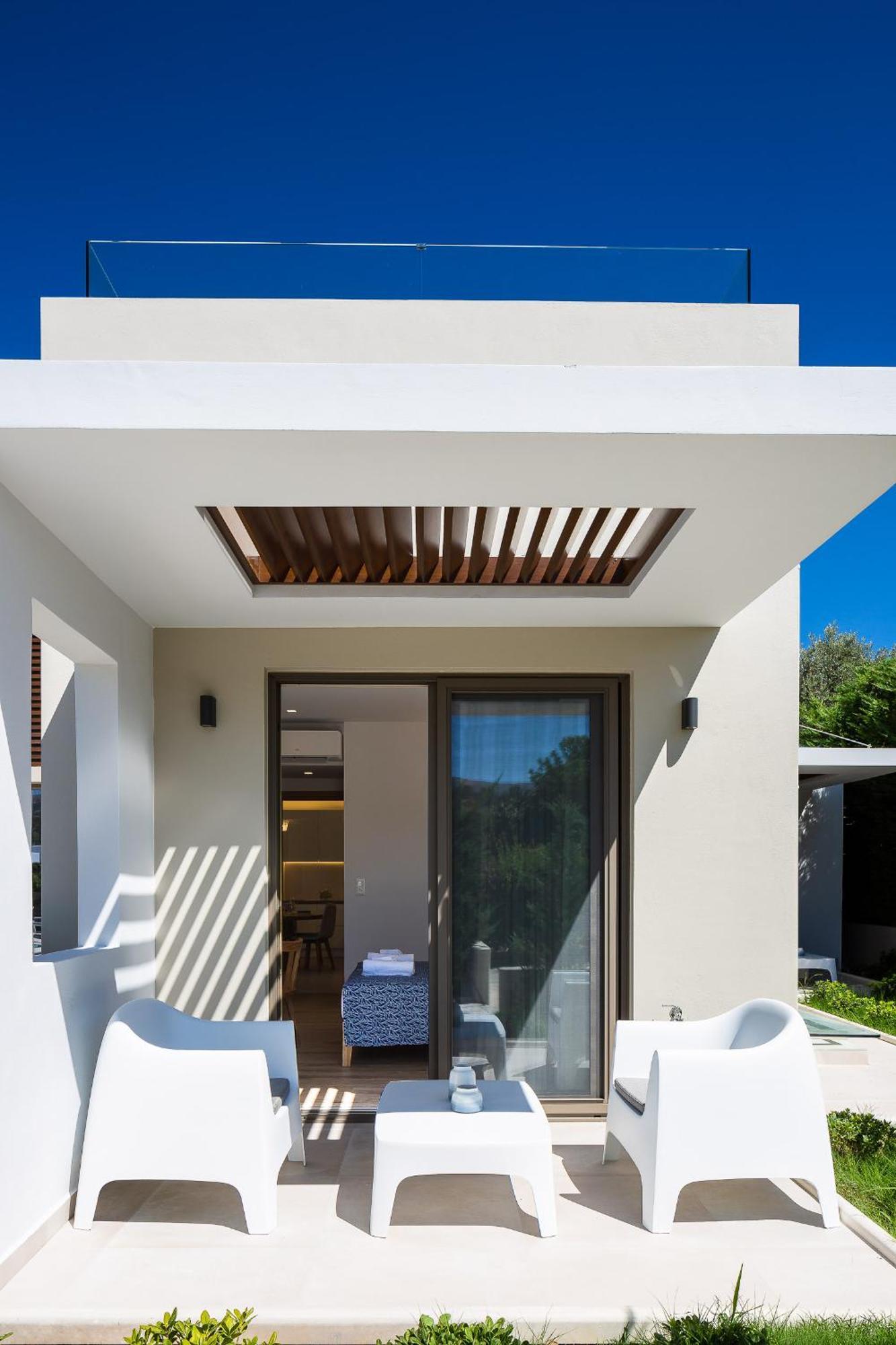 Vasilios Villa, With Pool, Gym & Close To Beach, By Thinkvilla Lutrá Kültér fotó