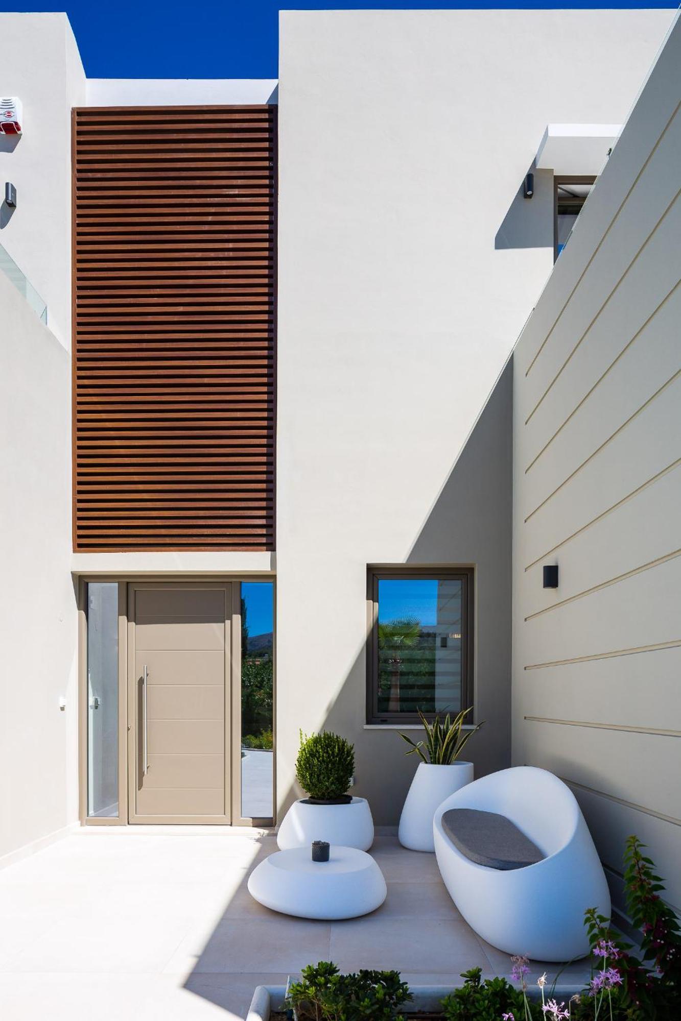 Vasilios Villa, With Pool, Gym & Close To Beach, By Thinkvilla Lutrá Kültér fotó