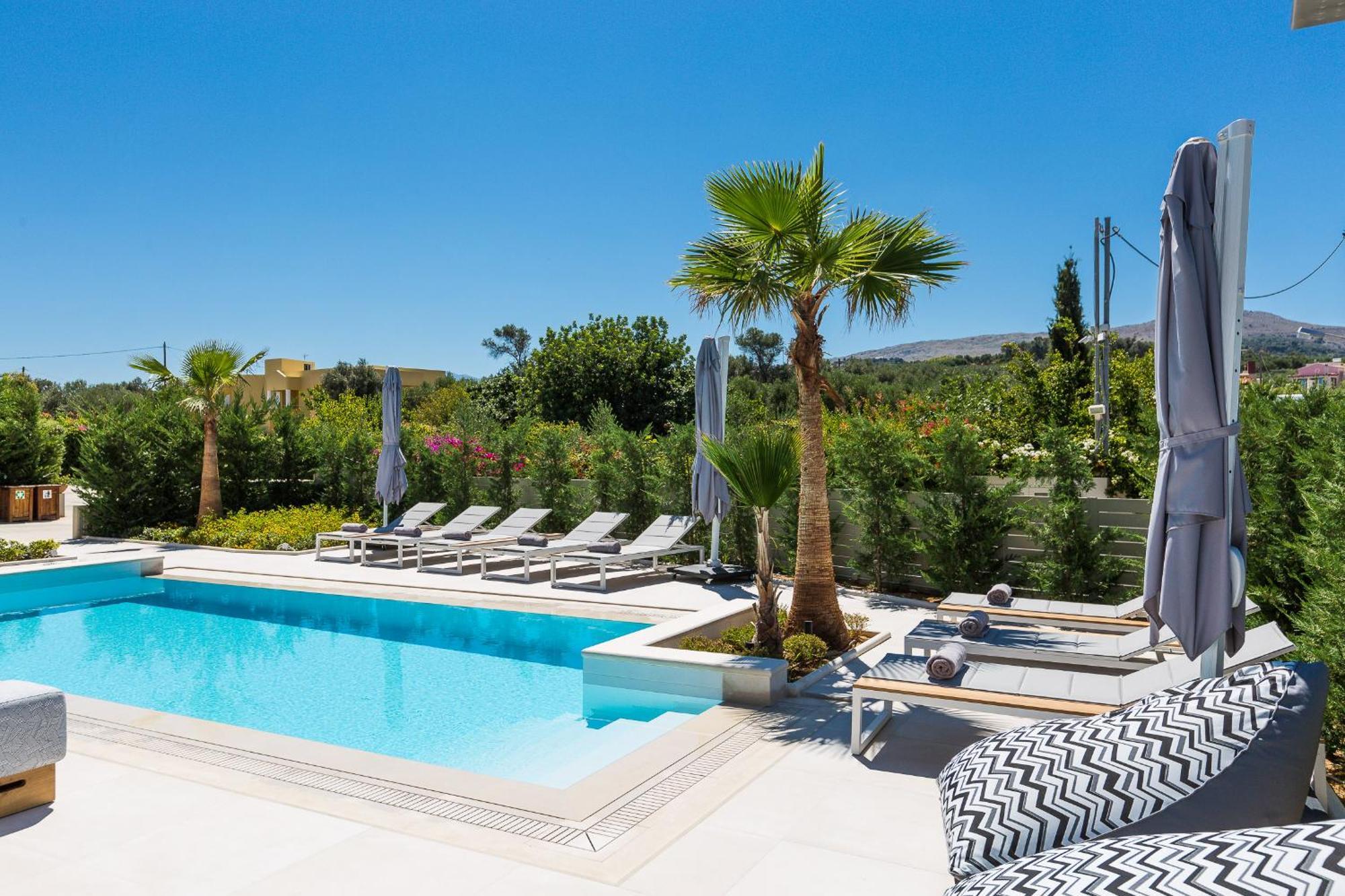 Vasilios Villa, With Pool, Gym & Close To Beach, By Thinkvilla Lutrá Kültér fotó