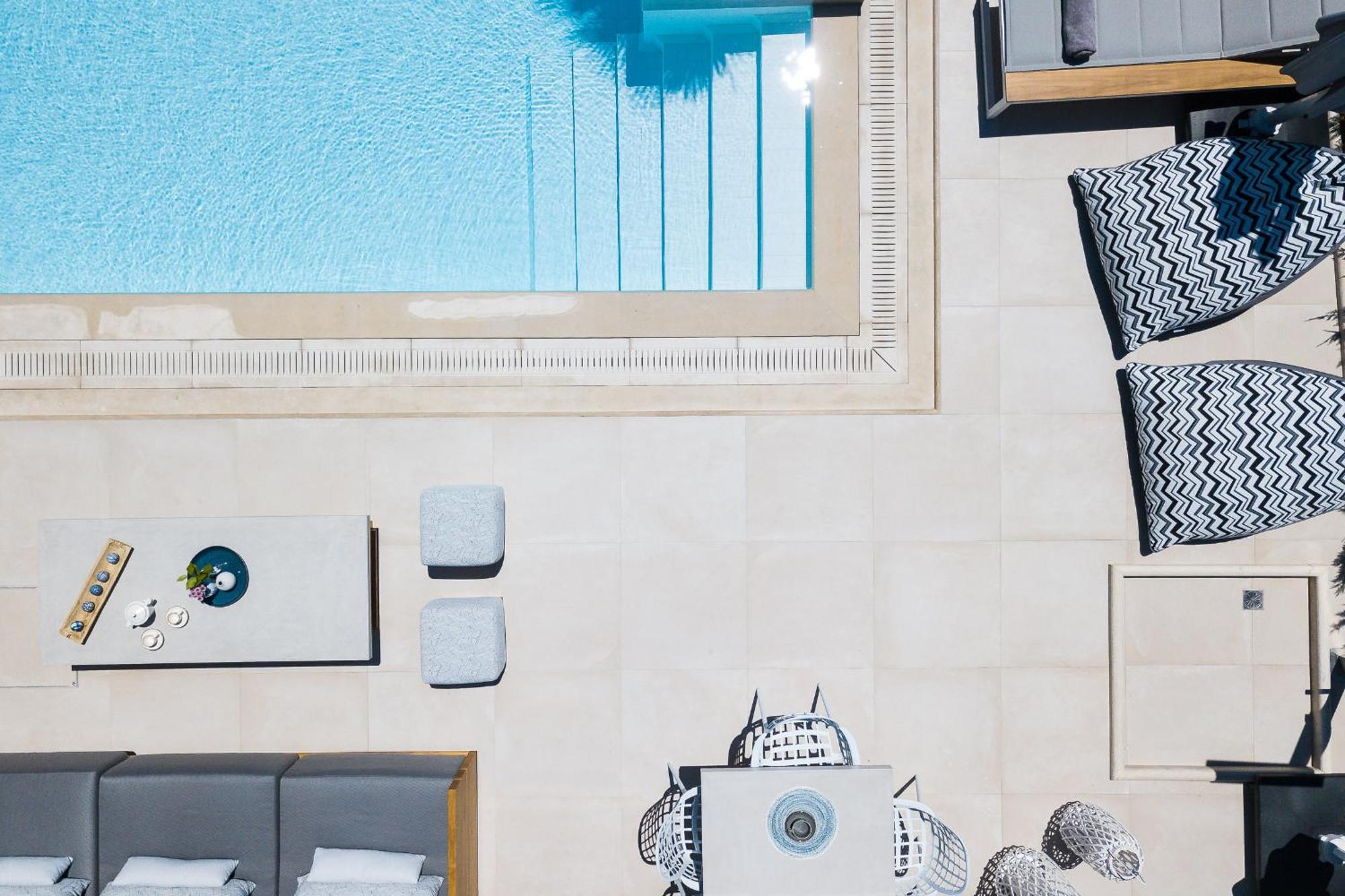 Vasilios Villa, With Pool, Gym & Close To Beach, By Thinkvilla Lutrá Kültér fotó