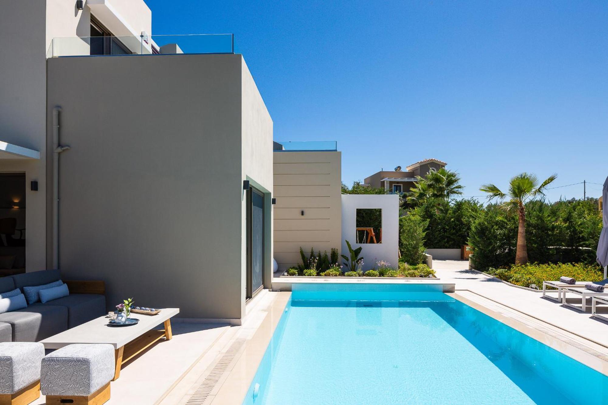 Vasilios Villa, With Pool, Gym & Close To Beach, By Thinkvilla Lutrá Kültér fotó