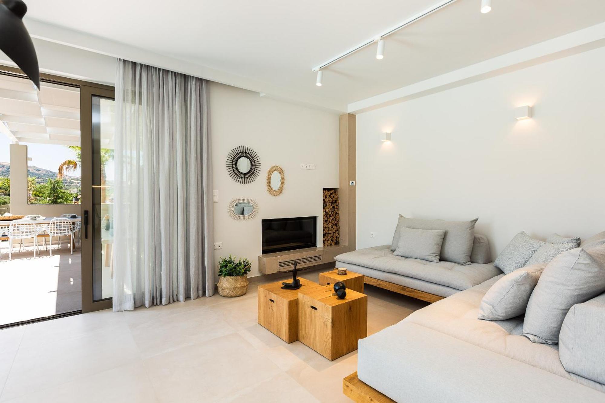 Vasilios Villa, With Pool, Gym & Close To Beach, By Thinkvilla Lutrá Kültér fotó