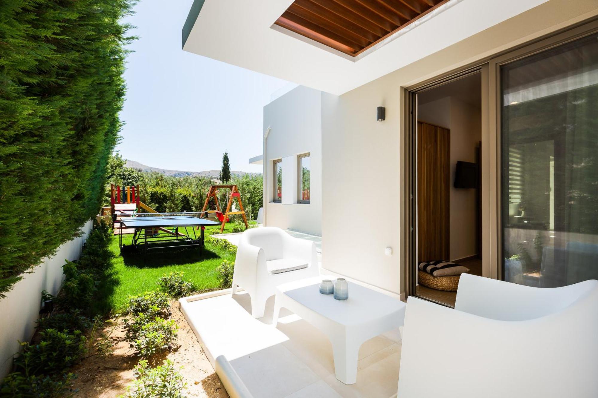 Vasilios Villa, With Pool, Gym & Close To Beach, By Thinkvilla Lutrá Kültér fotó