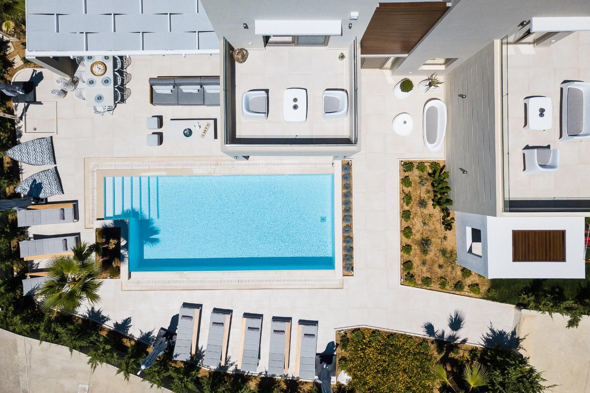 Vasilios Villa, With Pool, Gym & Close To Beach, By Thinkvilla Lutrá Kültér fotó
