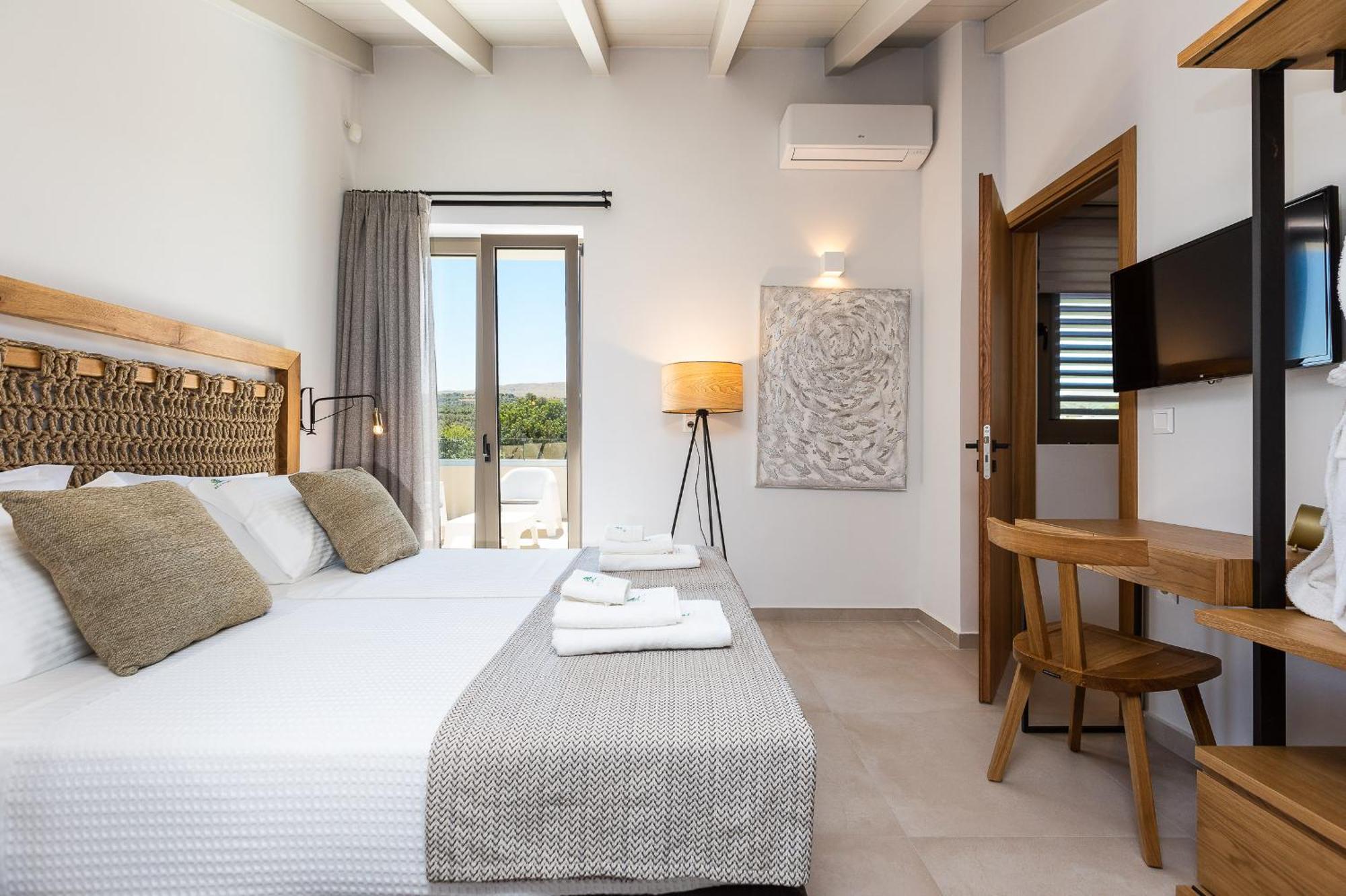 Vasilios Villa, With Pool, Gym & Close To Beach, By Thinkvilla Lutrá Kültér fotó