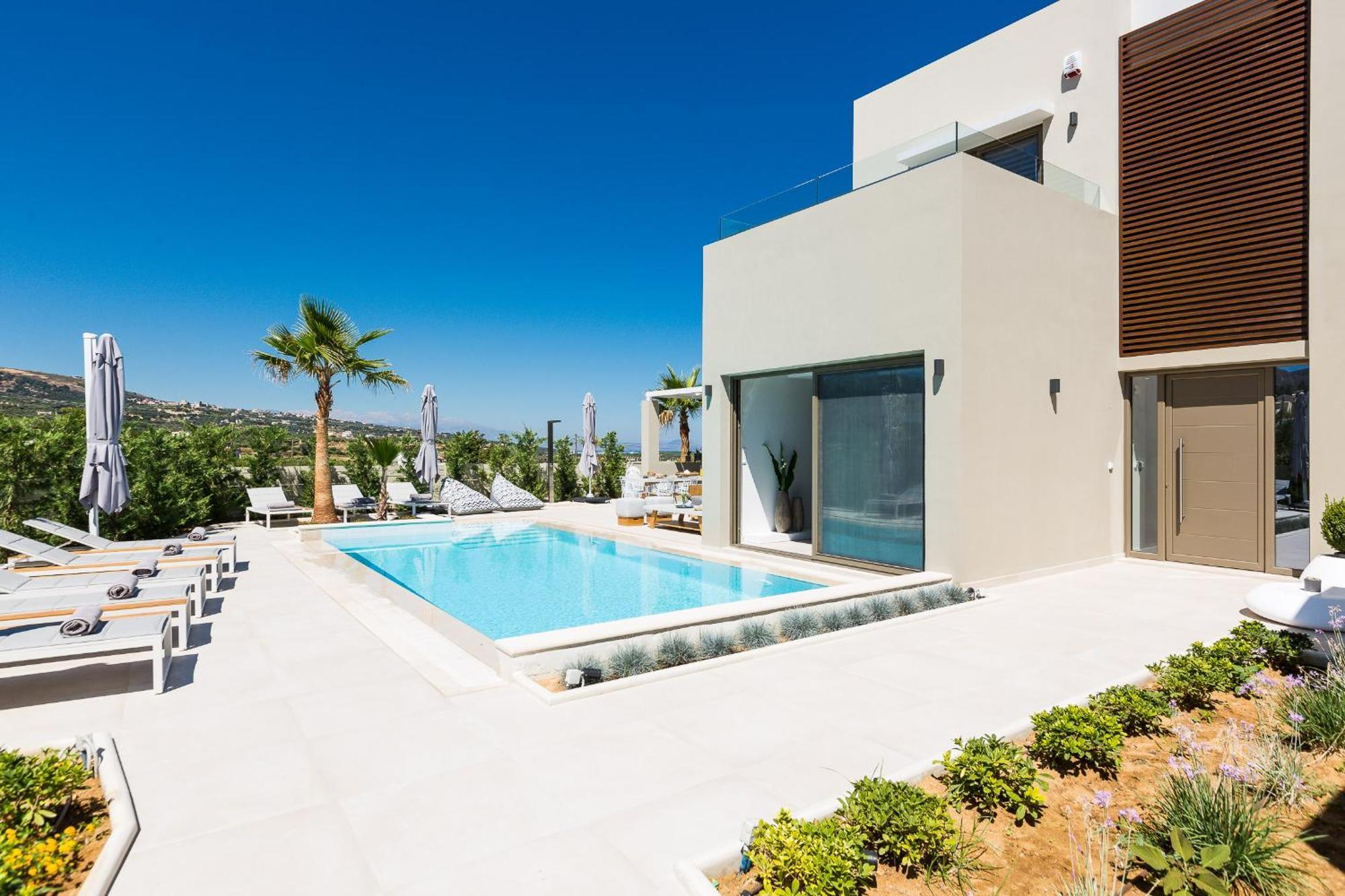 Vasilios Villa, With Pool, Gym & Close To Beach, By Thinkvilla Lutrá Kültér fotó