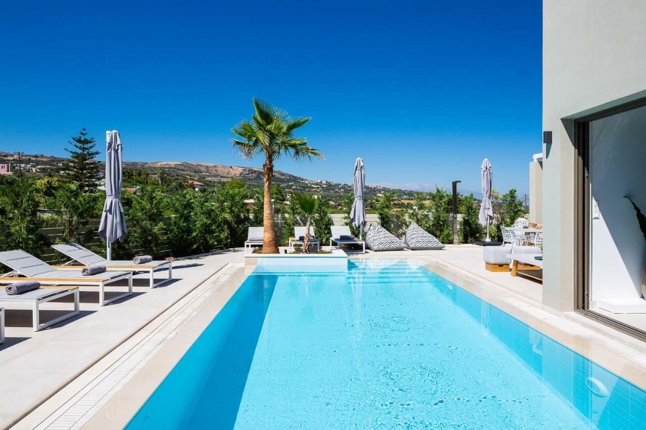 Vasilios Villa, With Pool, Gym & Close To Beach, By Thinkvilla Lutrá Kültér fotó